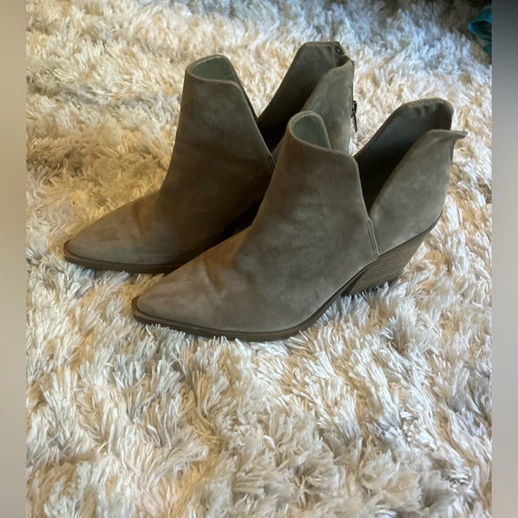 Vince Camuto Gigiettea Suede Bootie - Picture 2 of 8